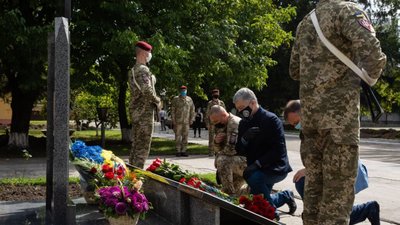 Порошенко у Львові вшанував пам'ять загиблих захисників України (ФОТО)