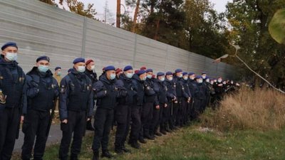 Будинок Зеленського оточили правоохоронці (ФОТО)