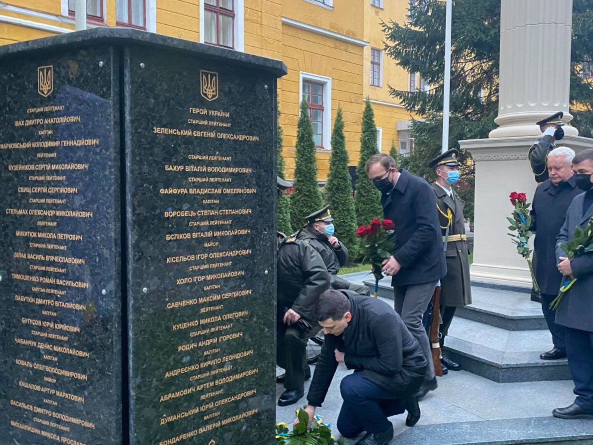 В Академії сухопутних військ вшанували полеглих в бою випускників