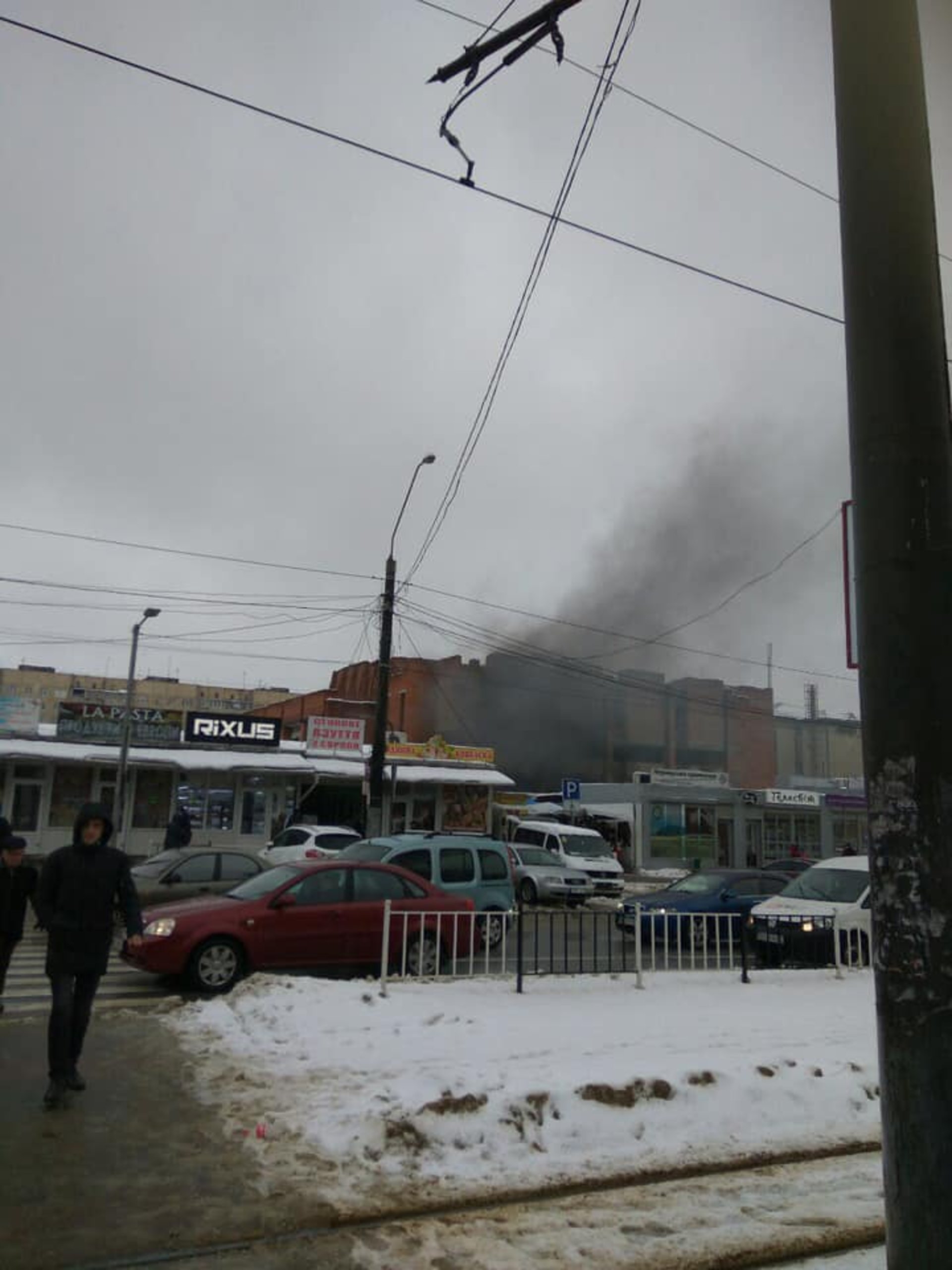У Львові біля ринку трапилась пожежа. Фото: Варта1