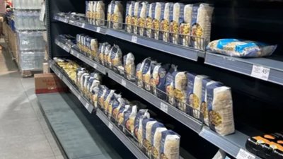 У Львові із полиць магазинів зникли популярні товари