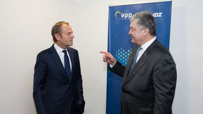 Санкції ЄС проти Росії мають залишатися до повного виконання нею Мінських домовленостей, – Порошенко зустрівся з Туском