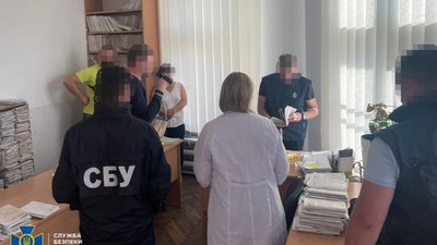 СБУ викрила групу посадовців медзакладів Львівщини на корупційній схемі з ухилянтами