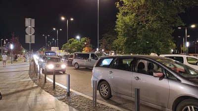 У Львові просять навести лад із паркуванням біля головного залізничного вокзалу (ФОТО)