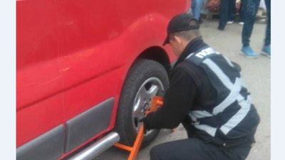 У Стрию з 20 жовтня на колеса авто порушників паркування, одягають металеві «черевики»