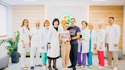 У Львівському перинатальному центрі виходили дівчинку з екстремально низькою масою тіла