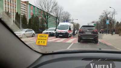 У Львові швидка збила дівчину