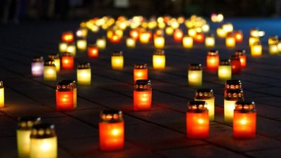 Понад 40 тисяч лампадок запалають на могилах Личаківського цвинтаря
