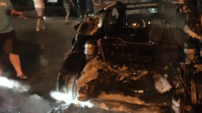 У Києві Андрію Богдану спалили "Теслу" (ФОТО)