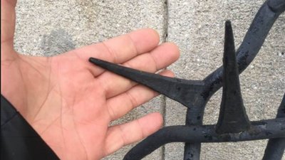 У Львові перехожий мало не став «жертвою» пам’ятного знаку на місці вбивства композитора Білозіра