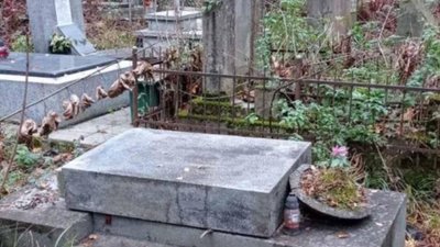 На Личаківському цвинтарі зруйнували памʼятник