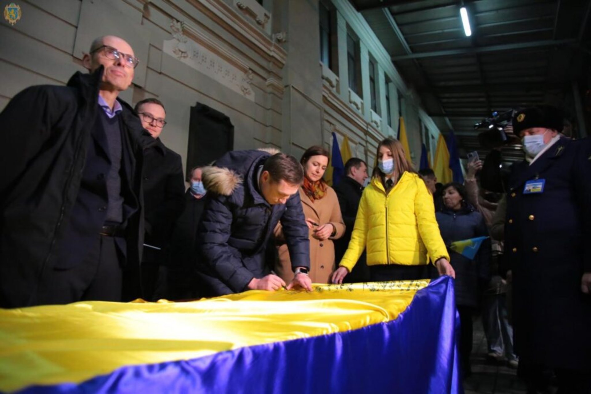 Путін не нападе: у Львові на вокзалі зустріли поїзд, фото ЛОДА