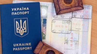 У Польщі депортували українця, який їздив Європою і сам ставив собі печатки у паспорт