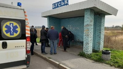 Вантажівка збила одного із учасників блокування траси біля Буська (ФОТО)
