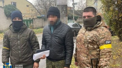СБУ затримала двох колаборантів з колишнього «мвд рф» на Херсонщині, які викрадали українців до катівень