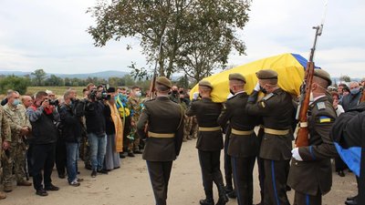 Львівщина провела в останню путь курсанта Харківського університету, який загинув у авіатрощі (ФОТО)