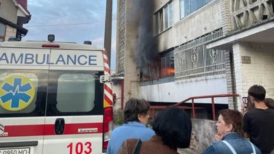 У Львові пожежа відправила у лікарню трьох людей (ФОТО)