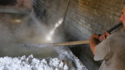 У Дрогобичі  можна відвідати з екскурсією знамениту солеварню