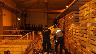 Поляки затримали велику партію контрабандних сигарет, які пропустили українські митники (ФОТО)