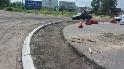 У Жовкві ремонтують дорогу (ФОТО)