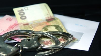 Працівниця Львівської митниці може «сісти» за грати на 10 років