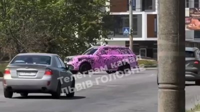 У Львові із автомобіля забули змити піну (ВІДЕО)