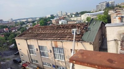 У Львові негода принесла чиновникам Садового новий дах за 6 мільйонів