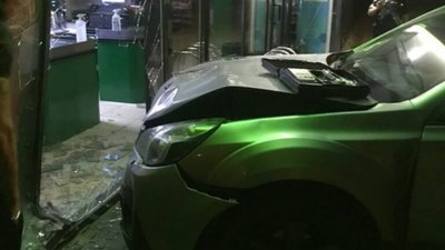 У Львові п’яний водій розбив вітрину магазина (ФОТО)