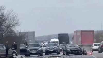На Львівщині зупинився рух на трасі Київ - Чоп