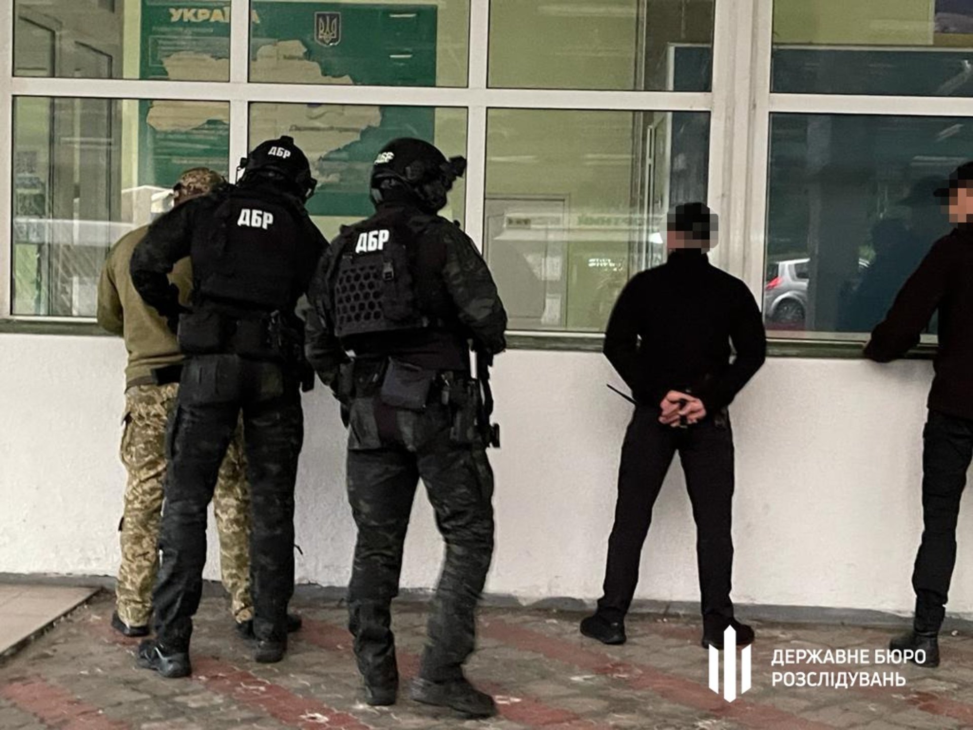 ДБР викрило галицьких митників на хабарництві