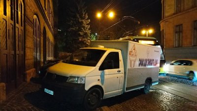 У Львові водій зупинив рух пʼятьох трамваїв