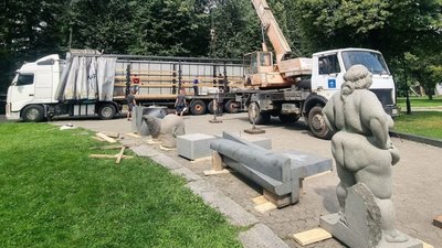 У Стрийському парку виставлять колекцію сучасних скульптур