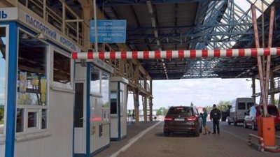 На Львівщині тимчасово не працює пункт пропуску з Польщею