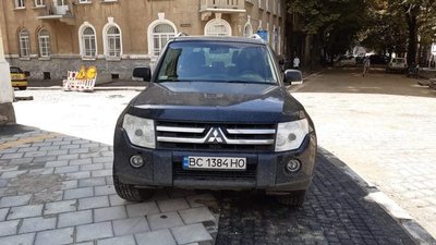 У Львові на вулиці Степана Бандери уже паркуються автомобілі (ФОТО)