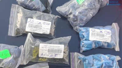 На Львівщині чоловік перевозив понад 200 згортків з психотропами