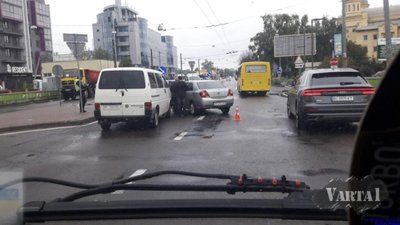 У Львові не розминулись автомобілі (ФОТО)