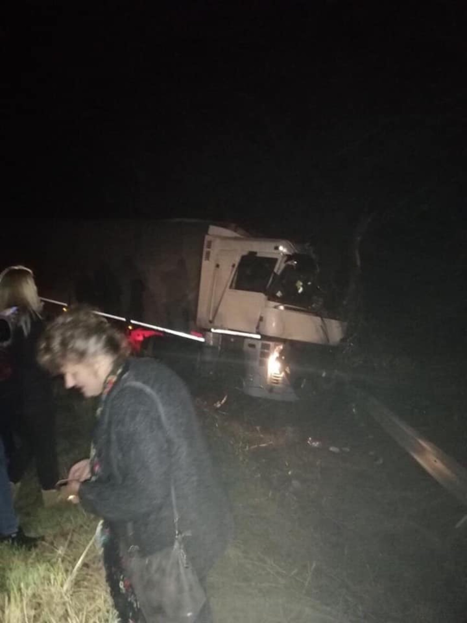 На Львівщині розбились три вантажівки, один водій загинув. Фото Варта-1