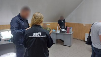 На Львівщині за 4 тисячі євро можна було виїхати за кордон (ФОТО)