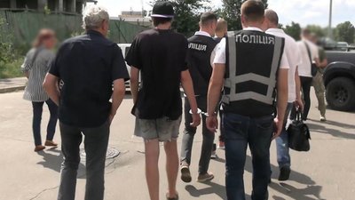 Поліція Києва затримала чоловіка за підпал 12 автівок військовослужбовців