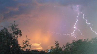 У перший день літа мешканців Львівщини чекає спека і гроза