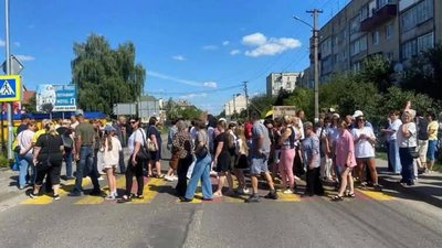 На Львівщині місцеві мешканці перекрили дорогу