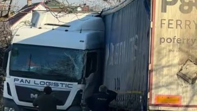 На Львівщині не розминулись дві вантажівки