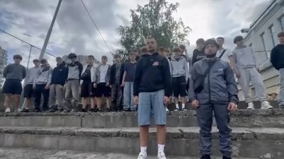 У Львові двоє юнаків, які стрибали по автомобілях ТЦК, публічно визнали провину