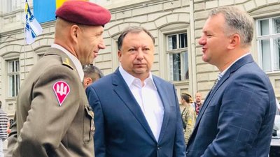У країні, що воює загубився кандидат на міністра оборони, - Синютка