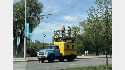 У Львові вантажівка обірвала контактну мережу