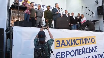 Петро Порошенко сьогодні зустрічається з громадами на Франківщині та Тернопільщині (ВІДЕО)