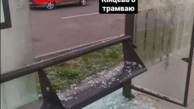 У Львові розтрощили зупинку громадського транспорту (ФОТО)
