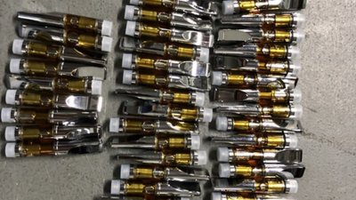 У Львові митники виявили в посилці зі США картдриджі для електронних сигарет з канабісом