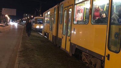 У Львові на Княгині Ольги не розминулись автомобілі, рух трамваїв зупинився (ФОТО)