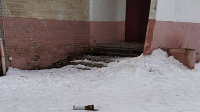 У Львові на території школи знайшли уламки ракети